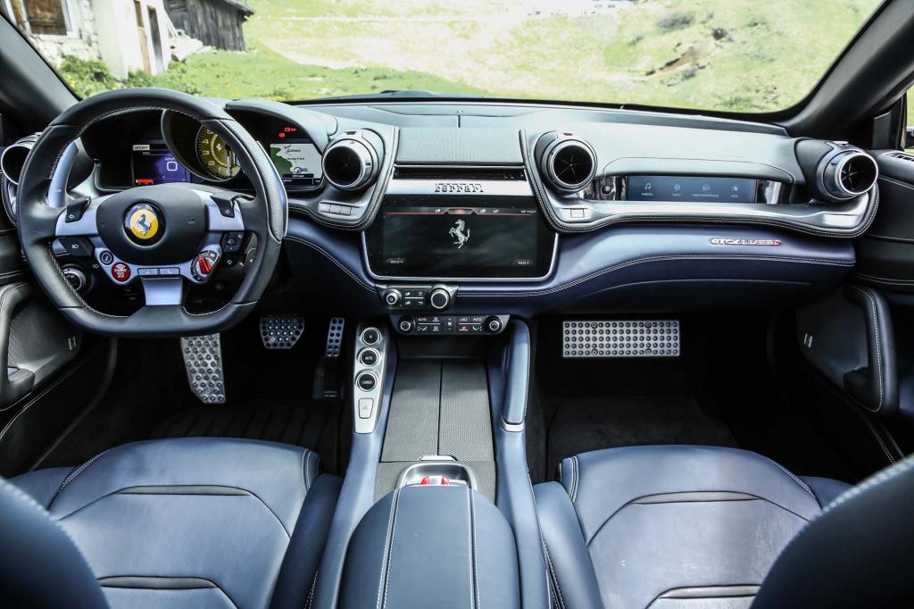 FERRARI GTC4 Lusso Coupé Novitec Rosso Tuning  FERRARI GTC4 Lusso Coupé Novitec Rosso Tuning